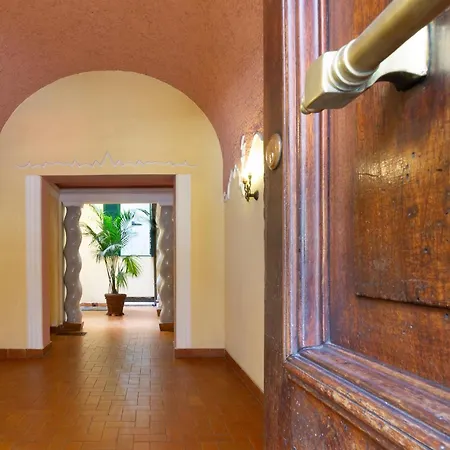 Elegant In Prati, 5 Minutes From The Vatican Рим